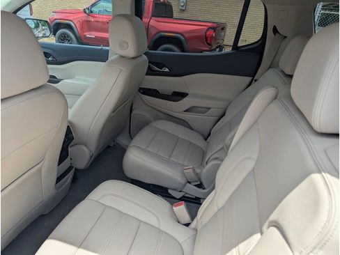 Used 2023 GMC Acadia Denali w/ Denali Ultimate Package AWD/4WD image 15