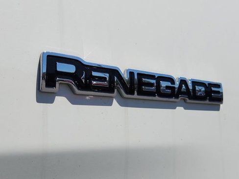 Certified 2022 Jeep Renegade Latitude AWD/4WD image 36