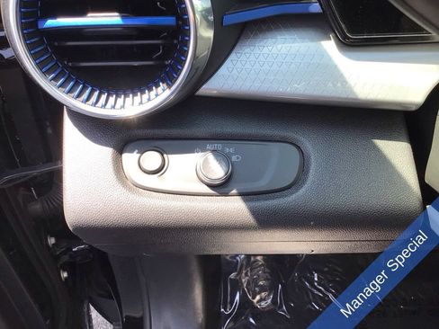 Used 2025 Chevrolet Trax LT FWD image 25