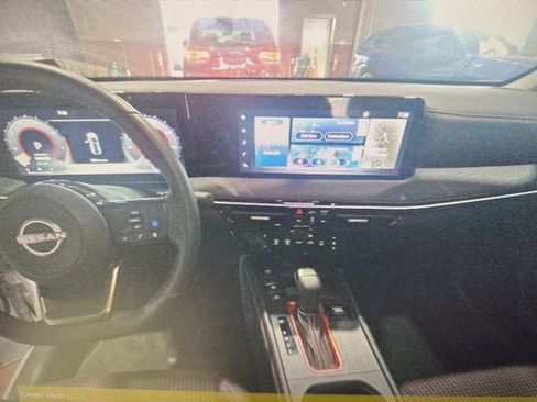 Used 2025 Nissan Kicks SR image 6