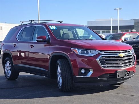 Used 2019 Chevrolet Traverse LT image 16