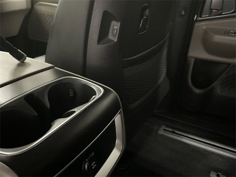 Used 2025 Kia Carnival image 18