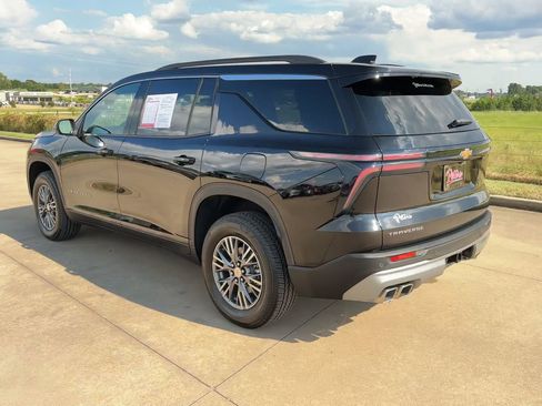 Used 2025 Chevrolet Traverse LT image 7
