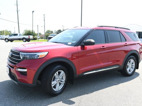 Used 2022 Ford Explorer XLT w/ Equipment Group 202A RWD image 5