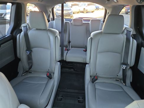 Used 2018 Honda Odyssey EX-L image 37