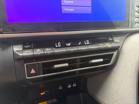 Used 2025 Toyota Camry SE image 22