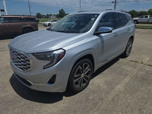 Used 2020 GMC Terrain Denali w/ Denali Premium Package FWD image 1