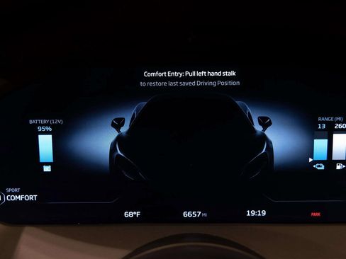 Used 2023 McLaren Artura image 8