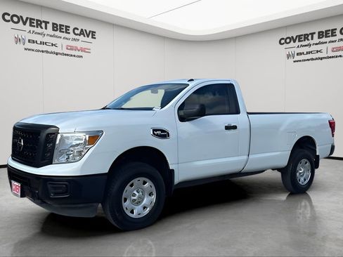 Used 2019 Nissan Titan S image 3