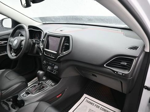 Used 2022 Jeep Cherokee Trailhawk w/ Premium Leather Package AWD/4WD image 10