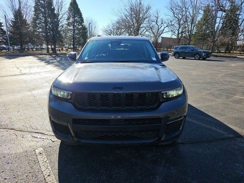 Used 2023 Jeep Grand Cherokee L Limited w/ Black Appearance Package image 9