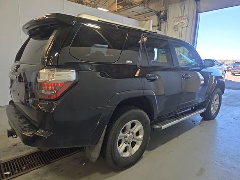 Used 2017 Toyota 4Runner SR5 Premium image 4