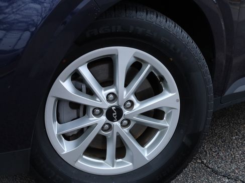 Used 2024 Kia Carnival LX image 20