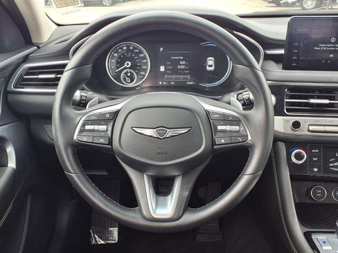 Used 2025 Genesis G70 2.5T image 14