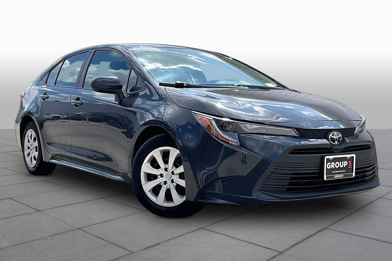 Used 2025 Toyota Corolla LE FWD image 3