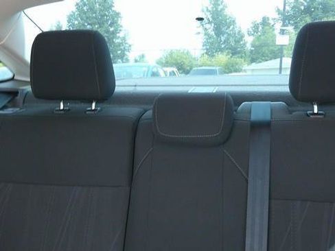 Used 2016 Ford Focus SE w/ SE Winter Package FWD image 8