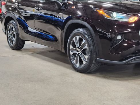 Used 2021 Toyota Highlander XLE FWD image 16
