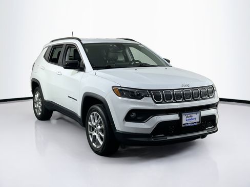 Used 2022 Jeep Compass Latitude AWD/4WD image 3