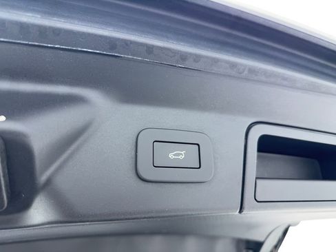 Used 2025 Land Rover Range Rover Velar Dynamic SE image 14