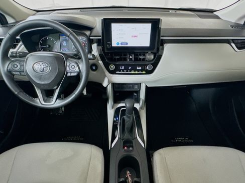 Used 2024 Toyota Corolla Cross LE FWD image 27