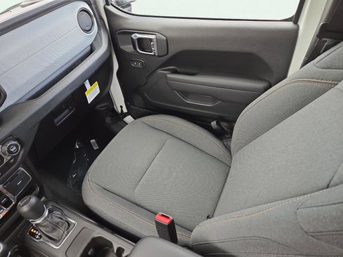 New 2025 Jeep Gladiator Sport image 15