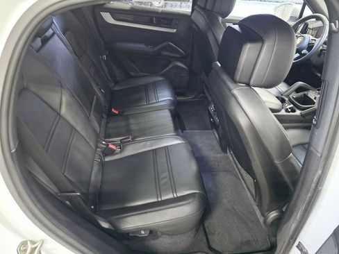 Used 2024 Porsche Cayenne Coupe image 12