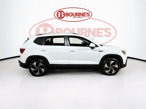 Used 2023 Volkswagen Taos SE AWD/4WD image 11