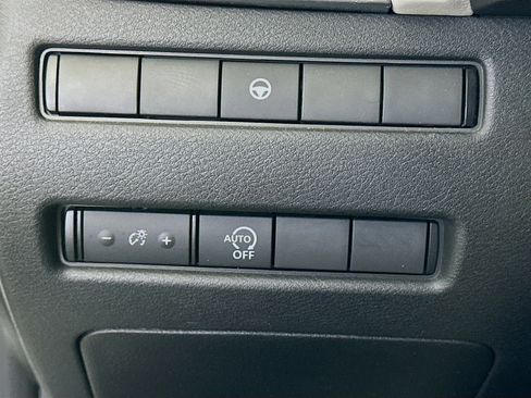 Used 2023 Nissan Rogue SV image 17