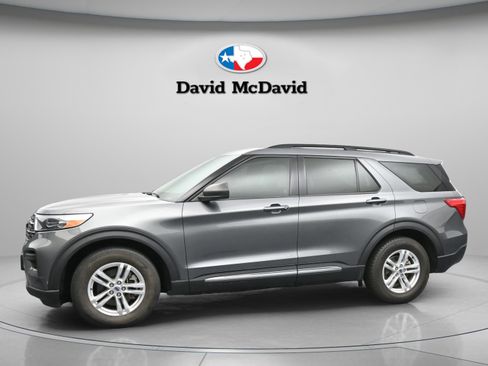 Used 2023 Ford Explorer XLT image 5