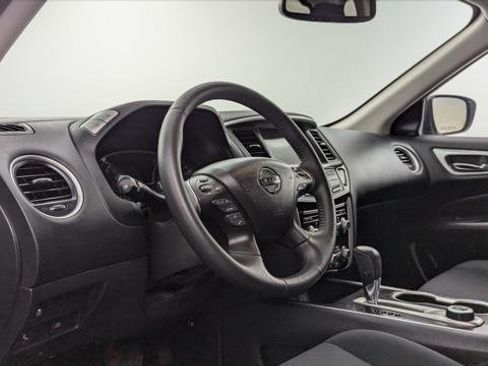 Used 2019 Nissan Pathfinder SV image 24