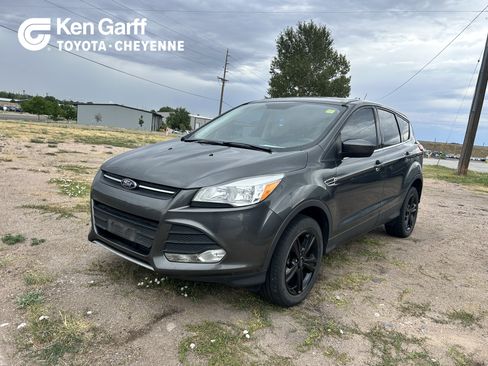 Used 2016 Ford Escape SE w/ SE Cold Weather Package AWD/4WD image 1