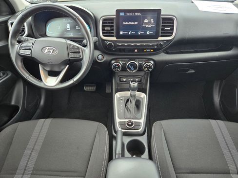 Used 2024 Hyundai Venue SEL image 11