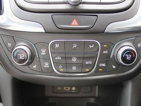 Used 2021 Chevrolet Equinox Premier AWD/4WD image 21