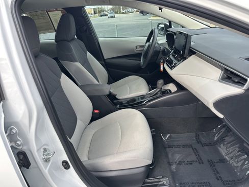 Used 2022 Toyota Corolla LE image 32