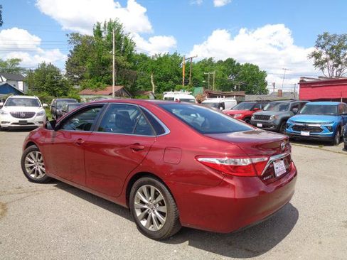 Used 2015 Toyota Camry XLE w/ Moonroof Package FWD image 5
