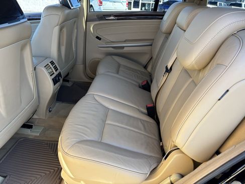 Used 2011 Mercedes-Benz GL 550 4MATIC image 19