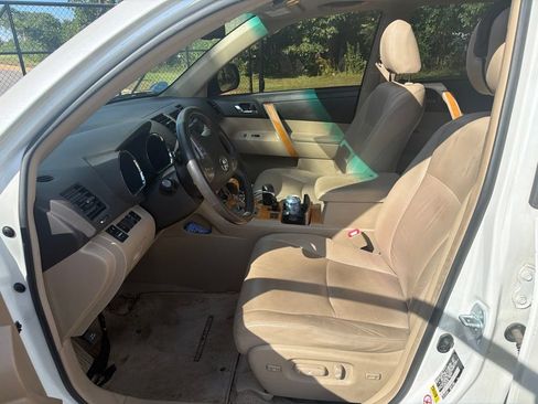 Used 2010 Toyota Highlander Limited AWD/4WD image 7