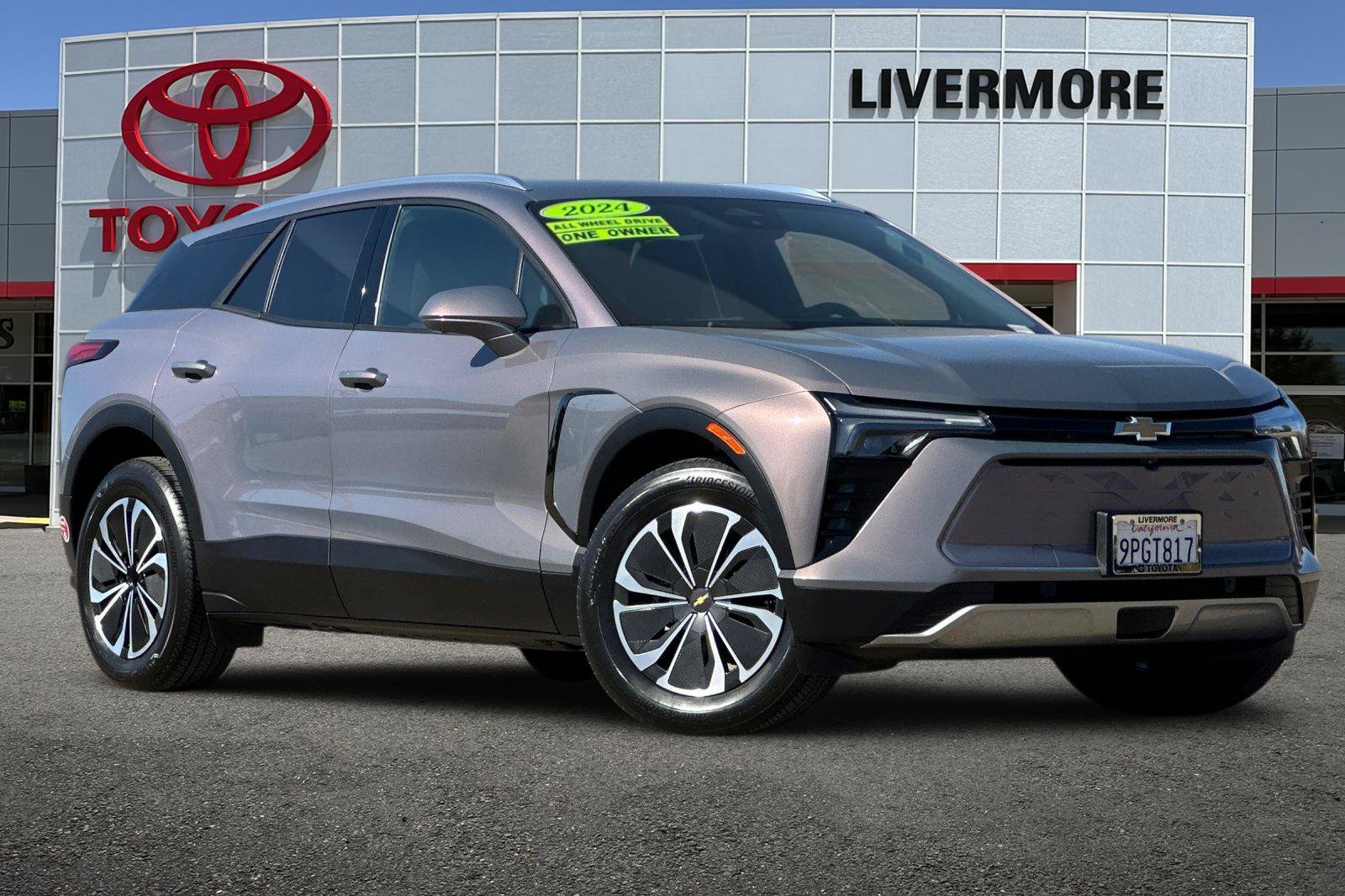 Used 2024 Chevrolet Blazer EV LT AWD/4WD image 2
