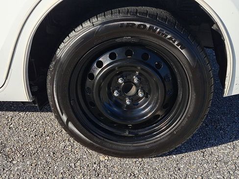 Used 2014 Toyota Corolla LE image 5