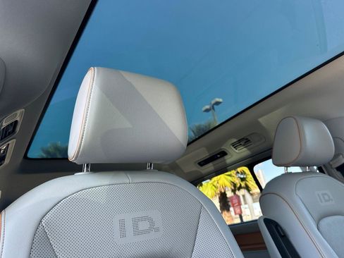 New 2025 Volkswagen ID. Buzz 1st Edition image 17