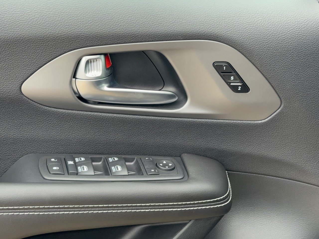 New 2027 Chrysler Pacifica Select FWD image 15