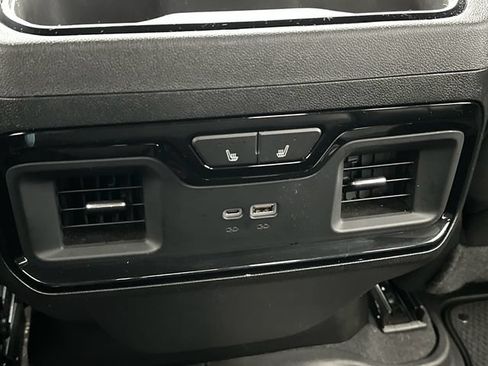 Used 2024 GMC Sierra 2500 AT4 w/ AT4 Preferred Package AWD/4WD image 16