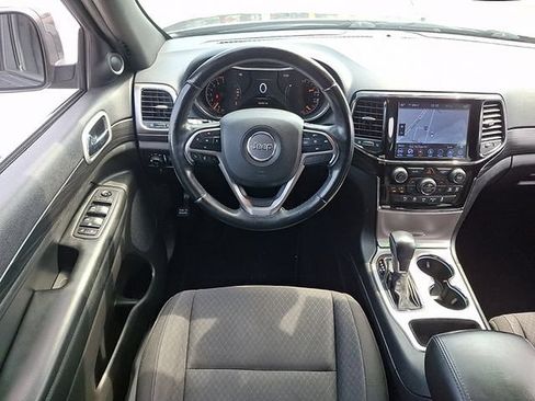 Used 2020 Jeep Grand Cherokee Laredo w/ 18" Wheel & 8.4" Radio Group AWD/4WD image 11