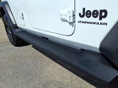 Used 2023 Jeep Wrangler Unlimited Sport AWD/4WD image 10
