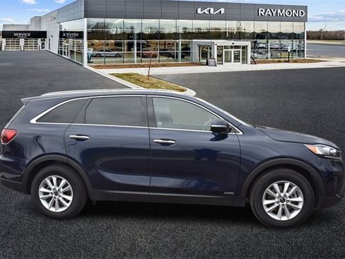 Used 2020 Kia Sorento LX w/ LX I4 Convenience Package image 2