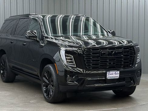Used 2025 GMC Yukon XL Denali w/ Sun & Power Step Package image 7
