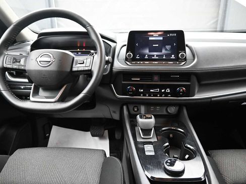 Used 2025 Nissan Rogue SV AWD/4WD image 14