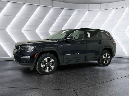 Used 2024 Jeep Grand Cherokee Limited 4xe AWD/4WD image 3