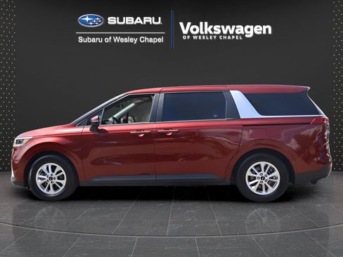 Used 2022 Kia Carnival LX FWD image 4