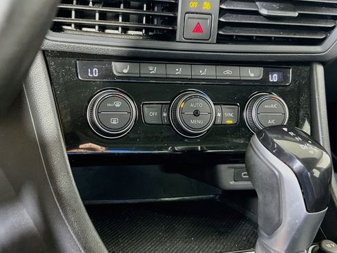 Used 2023 Volkswagen Jetta SE FWD image 15